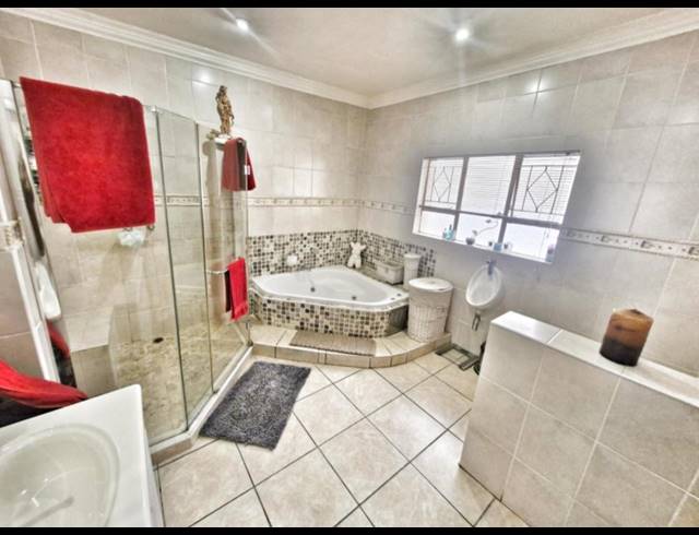 6 BEDROOM FREESTANDING FOR SALE IN MULBARTON